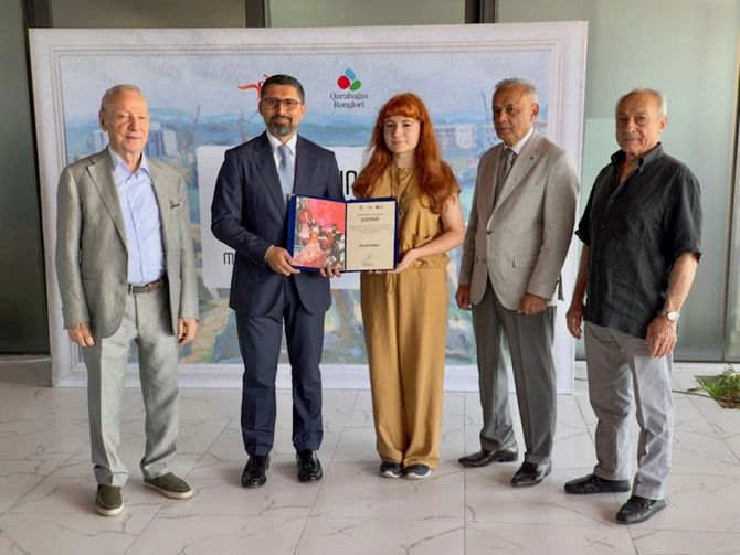 “Qarabağın rəngləri” layihəsində iştirak edən gənc rəssamlar mükafatlandırılıb — FOTOLAR
