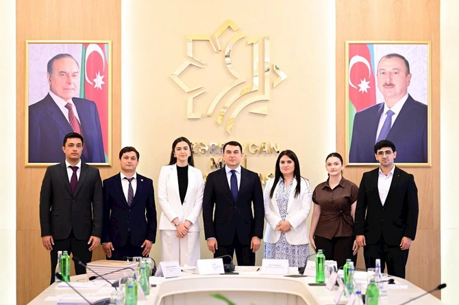 Azərbaycanda ilk dəfə “Mədəniyyət hüququ” ixtisaslaşması üzrə magistr dissertasiyalarının müdafiəsi keçirilib — FOTOLAR Azərbaycanda ilk dəfə “Mədəniyyət hüququ” ixtisaslaşması üzrə magistr dissertasiyalarının müdafiəsi keçirilib — FOTOLAR