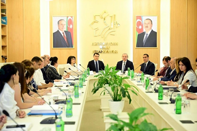 Azərbaycanda ilk dəfə “Mədəniyyət hüququ” ixtisaslaşması üzrə magistr dissertasiyalarının müdafiəsi keçirilib — FOTOLAR Azərbaycanda ilk dəfə “Mədəniyyət hüququ” ixtisaslaşması üzrə magistr dissertasiyalarının müdafiəsi keçirilib — FOTOLAR