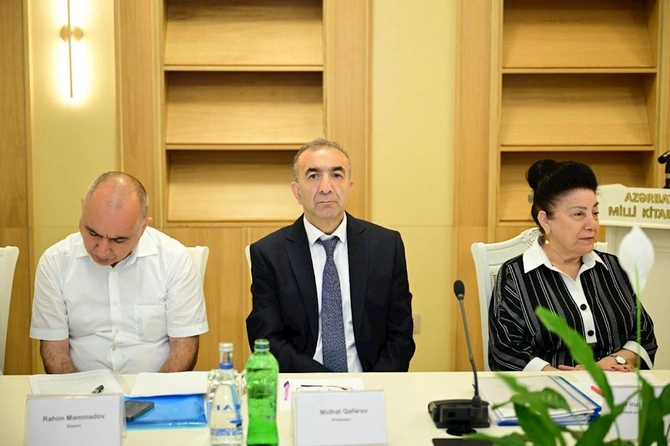 Azərbaycanda ilk dəfə “Mədəniyyət hüququ” ixtisaslaşması üzrə magistr dissertasiyalarının müdafiəsi keçirilib — FOTOLAR Azərbaycanda ilk dəfə “Mədəniyyət hüququ” ixtisaslaşması üzrə magistr dissertasiyalarının müdafiəsi keçirilib — FOTOLAR