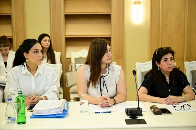 Azərbaycanda ilk dəfə “Mədəniyyət hüququ” ixtisaslaşması üzrə magistr dissertasiyalarının müdafiəsi keçirilib — FOTOLAR Azərbaycanda ilk dəfə “Mədəniyyət hüququ” ixtisaslaşması üzrə magistr dissertasiyalarının müdafiəsi keçirilib — FOTOLAR