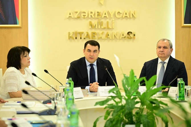 Azərbaycanda ilk dəfə “Mədəniyyət hüququ” ixtisaslaşması üzrə magistr dissertasiyalarının müdafiəsi keçirilib — FOTOLAR Azərbaycanda ilk dəfə “Mədəniyyət hüququ” ixtisaslaşması üzrə magistr dissertasiyalarının müdafiəsi keçirilib — FOTOLAR