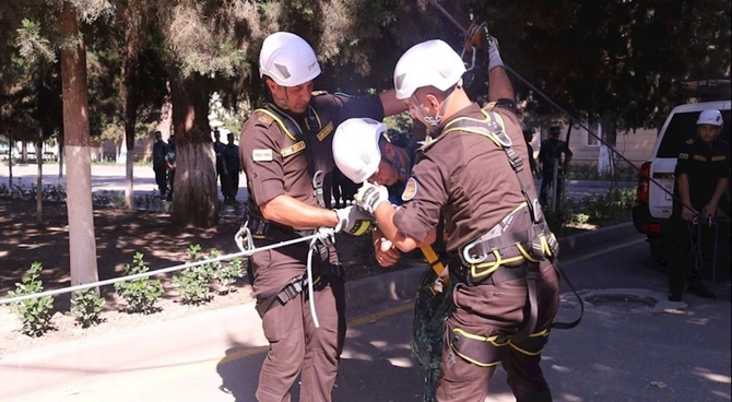 FHN və DSX hərbi hissədə təlim keçirib — FOTOLAR