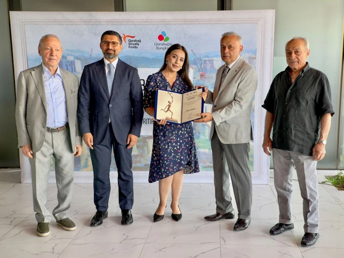 “Qarabağın rəngləri” layihəsində iştirak edən gənc rəssamlar mükafatlandırılıb — FOTOLAR