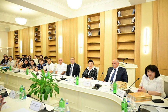 Azərbaycanda ilk dəfə “Mədəniyyət hüququ” ixtisaslaşması üzrə magistr dissertasiyalarının müdafiəsi keçirilib — FOTOLAR Azərbaycanda ilk dəfə “Mədəniyyət hüququ” ixtisaslaşması üzrə magistr dissertasiyalarının müdafiəsi keçirilib — FOTOLAR