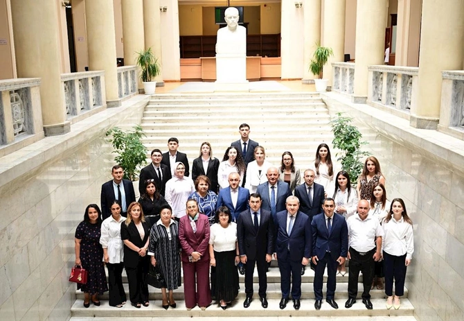 Azərbaycanda ilk dəfə “Mədəniyyət hüququ” ixtisaslaşması üzrə magistr dissertasiyalarının müdafiəsi keçirilib — FOTOLAR Azərbaycanda ilk dəfə “Mədəniyyət hüququ” ixtisaslaşması üzrə magistr dissertasiyalarının müdafiəsi keçirilib — FOTOLAR