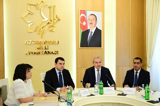 Azərbaycanda ilk dəfə “Mədəniyyət hüququ” ixtisaslaşması üzrə magistr dissertasiyalarının müdafiəsi keçirilib — FOTOLAR Azərbaycanda ilk dəfə “Mədəniyyət hüququ” ixtisaslaşması üzrə magistr dissertasiyalarının müdafiəsi keçirilib — FOTOLAR