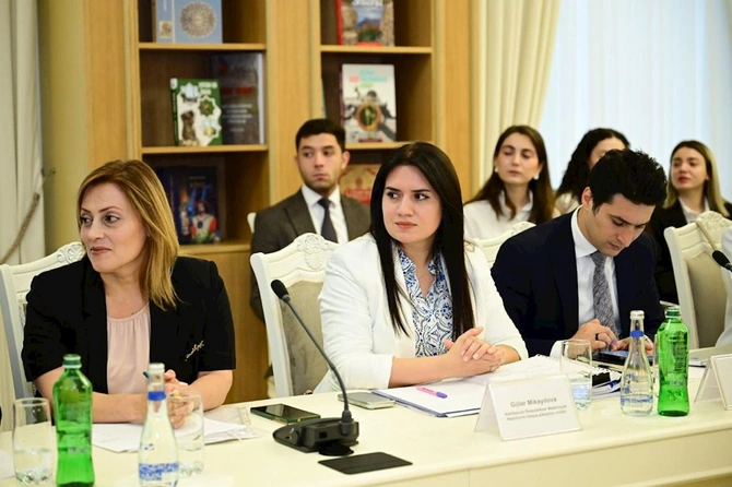 Azərbaycanda ilk dəfə “Mədəniyyət hüququ” ixtisaslaşması üzrə magistr dissertasiyalarının müdafiəsi keçirilib — FOTOLAR Azərbaycanda ilk dəfə “Mədəniyyət hüququ” ixtisaslaşması üzrə magistr dissertasiyalarının müdafiəsi keçirilib — FOTOLAR