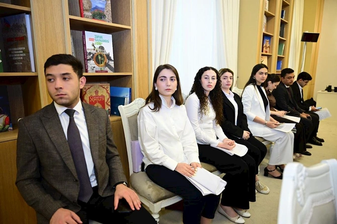 Azərbaycanda ilk dəfə “Mədəniyyət hüququ” ixtisaslaşması üzrə magistr dissertasiyalarının müdafiəsi keçirilib — FOTOLAR Azərbaycanda ilk dəfə “Mədəniyyət hüququ” ixtisaslaşması üzrə magistr dissertasiyalarının müdafiəsi keçirilib — FOTOLAR