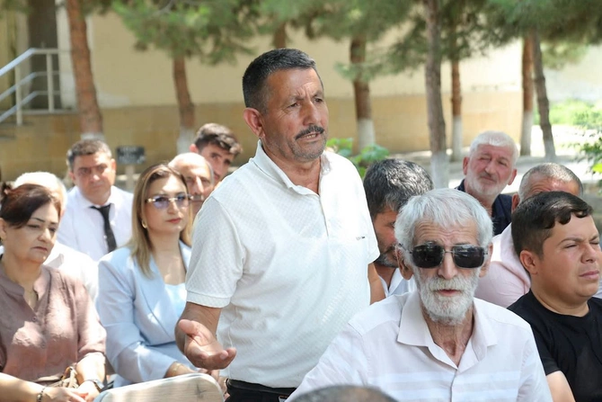 Ağacanlı kəndində səyyar qəbul-görüş keçirildi — FOTOLAR Ağacanlı kəndində səyyar qəbul-görüş keçirildi — FOTOLAR