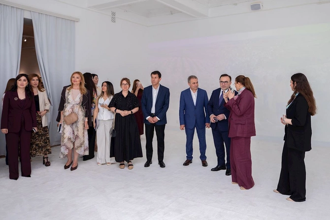 bp və tərəfdaşları yeni sərgi zalları və “Azərbaycan təsviri sənətinin inciləri. Qızıl kolleksiya”nı təqdim etdi — VİDEO/FOTOLAR bp və tərəfdaşları yeni sərgi zalları və “Azərbaycan təsviri sənətinin inciləri. Qızıl kolleksiya”nı təqdim etdi — VİDEO/FOTOLAR