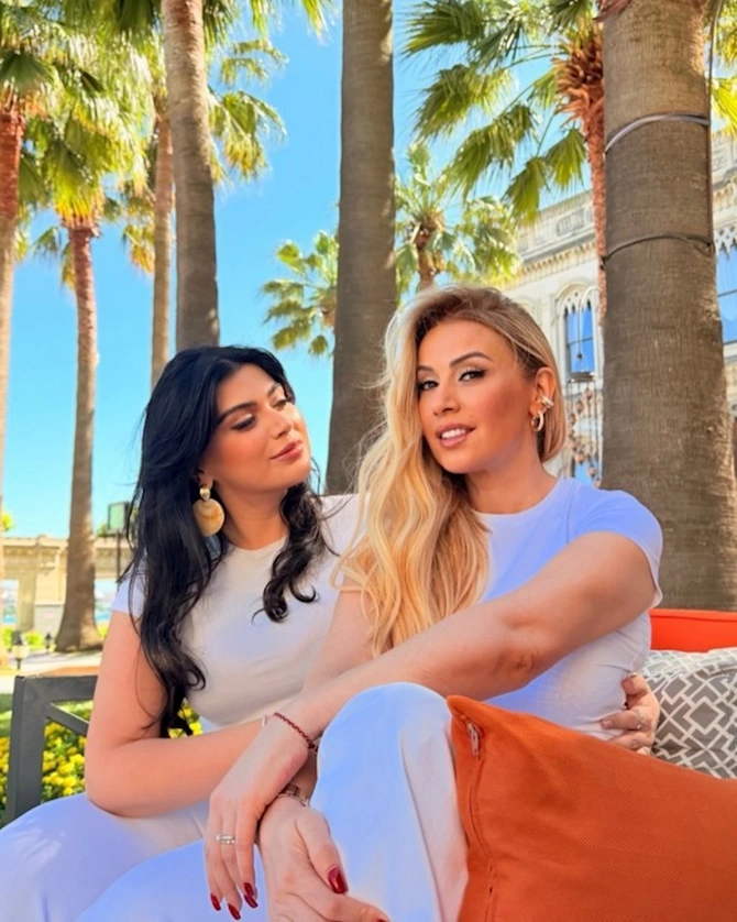 Roza Zərgərli qızı ilə — FOTO Roza Zərgərli qızı ilə — FOTO