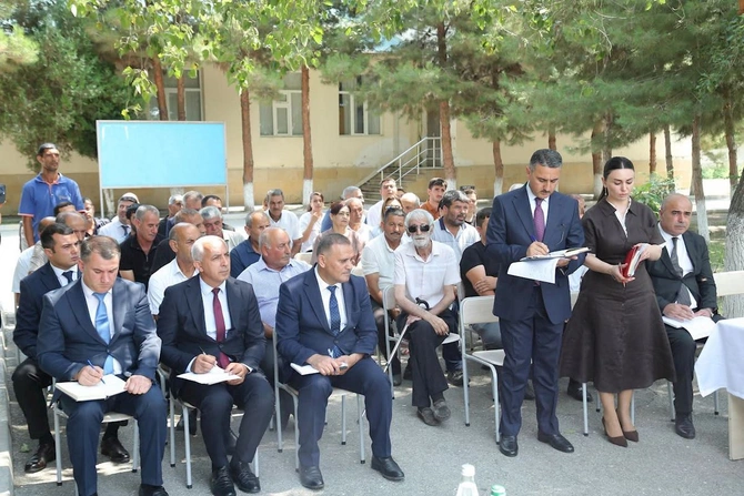Ağacanlı kəndində səyyar qəbul-görüş keçirildi — FOTOLAR Ağacanlı kəndində səyyar qəbul-görüş keçirildi — FOTOLAR