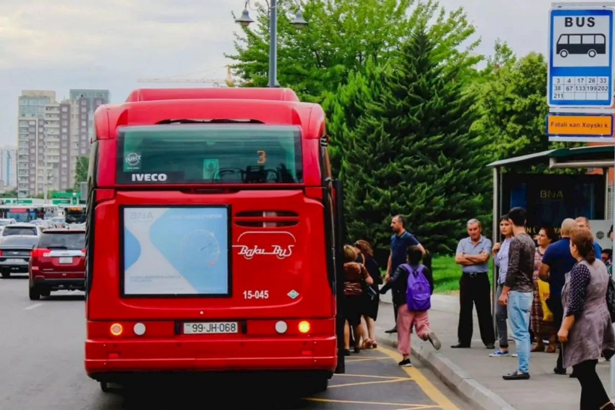 Avtobusu dayanacaqdan kənarda saxlamağa görə dalaşdılar, iş məhkəməyə getdi