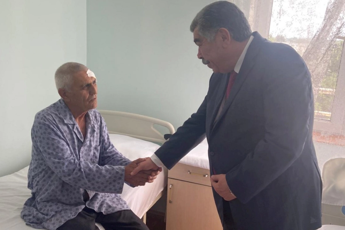 Rüstəm Xəlilov xəstəxanada şəhid atasını ziyarət etdi — FOTOLAR
