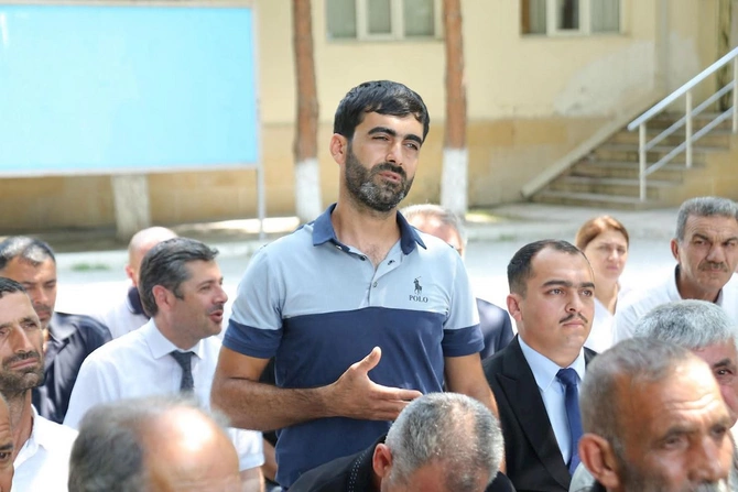 Ağacanlı kəndində səyyar qəbul-görüş keçirildi — FOTOLAR Ağacanlı kəndində səyyar qəbul-görüş keçirildi — FOTOLAR