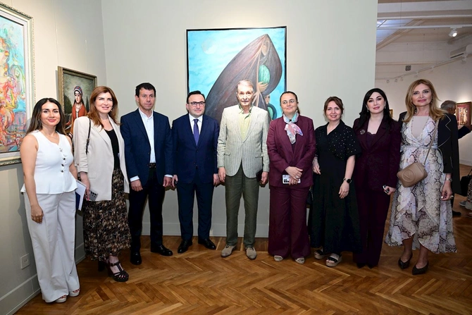 bp və tərəfdaşları yeni sərgi zalları və “Azərbaycan təsviri sənətinin inciləri. Qızıl kolleksiya”nı təqdim etdi — VİDEO/FOTOLAR bp və tərəfdaşları yeni sərgi zalları və “Azərbaycan təsviri sənətinin inciləri. Qızıl kolleksiya”nı təqdim etdi — VİDEO/FOTOLAR