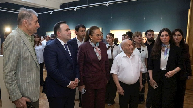 bp və tərəfdaşları yeni sərgi zalları və “Azərbaycan təsviri sənətinin inciləri. Qızıl kolleksiya”nı təqdim etdi — VİDEO/FOTOLAR bp və tərəfdaşları yeni sərgi zalları və “Azərbaycan təsviri sənətinin inciləri. Qızıl kolleksiya”nı təqdim etdi — VİDEO/FOTOLAR