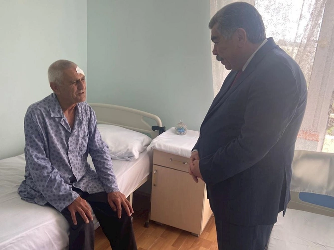 Rüstəm Xəlilov xəstəxanada şəhid atasını ziyarət etdi — FOTOLAR