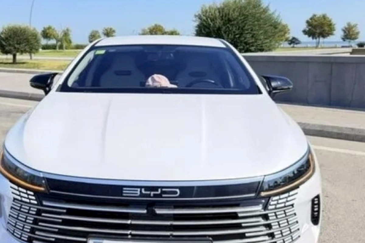 BYD sürücüsü sükan arxasında öldü