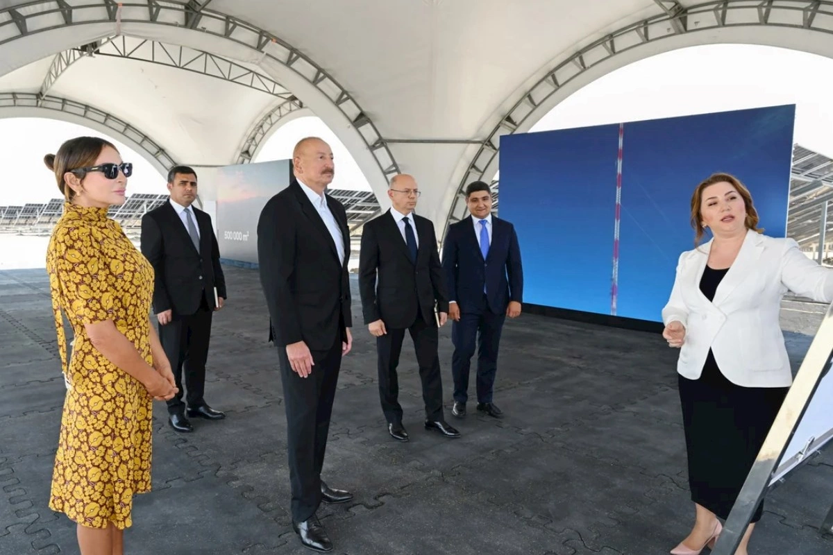 İlham Əliyev Naxçıvan şəhərində Şəms 1 və Qərbi Üfüq Günəş Elektrik stansiyalarında görülən işlərlə tanış olub — FOTOLAR
