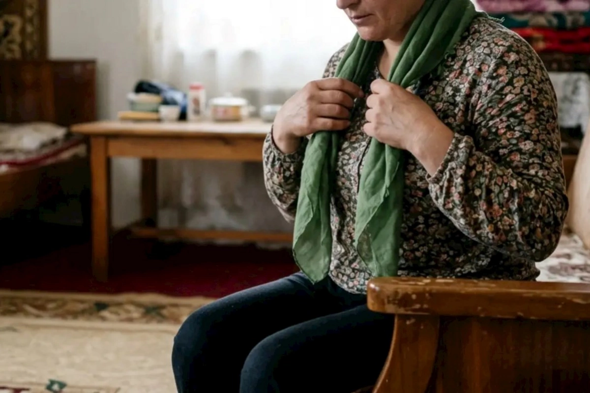 Göygöldə kişi ona pul verməyən arvadını şalı ilə boğaraq öldürmək istədi — Detallar