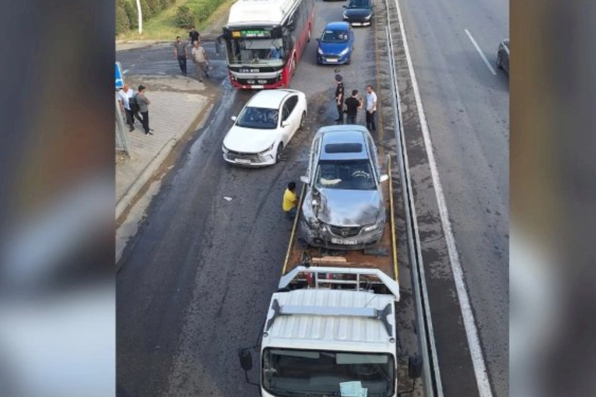 Bakı-Sumqayıt yolunda qəza tıxac yaratdı