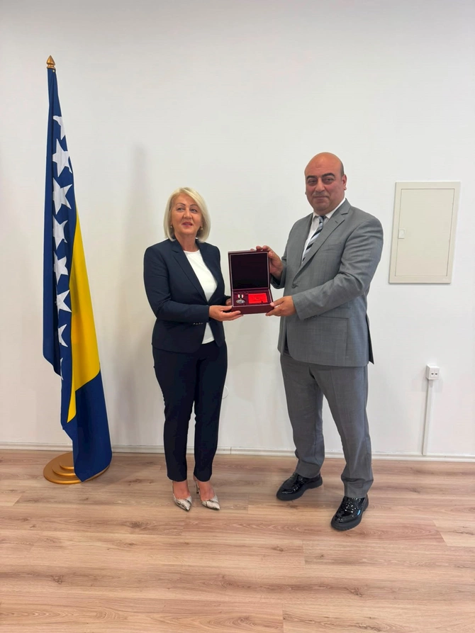 Bosniya və Herseqovinanın Nazirlər Şurasının sədri xanım Borjana Krišto “Jurnalistlərin dostu” qızıl ordeni ilə təltif olunub