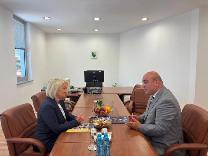 Bosniya və Herseqovinanın Nazirlər Şurasının sədri xanım Borjana Krišto “Jurnalistlərin dostu” qızıl ordeni ilə təltif olunub
