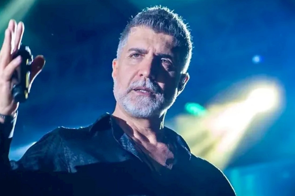 Özcan Deniz: Hər əzab çəkən kişinin arxasında göbək atan bir qadın var