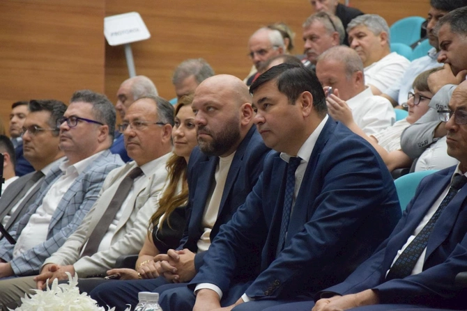Balıkəsirdə Beynəlxalq Media Zirvəsi keçirildi: Türk dünyası üçün yeni media modeli təklif edildi — FOTOLAR