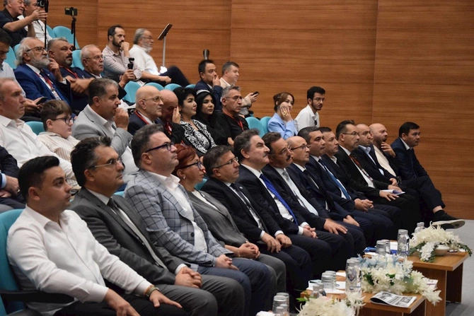 Balıkəsirdə Beynəlxalq Media Zirvəsi keçirildi: Türk dünyası üçün yeni media modeli təklif edildi — FOTOLAR