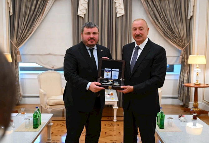 İlham Əliyev Viktor Yuşenko ilə görüşdü — FOTOLAR İlham Əliyev Viktor Yuşenko ilə görüşdü — FOTOLAR