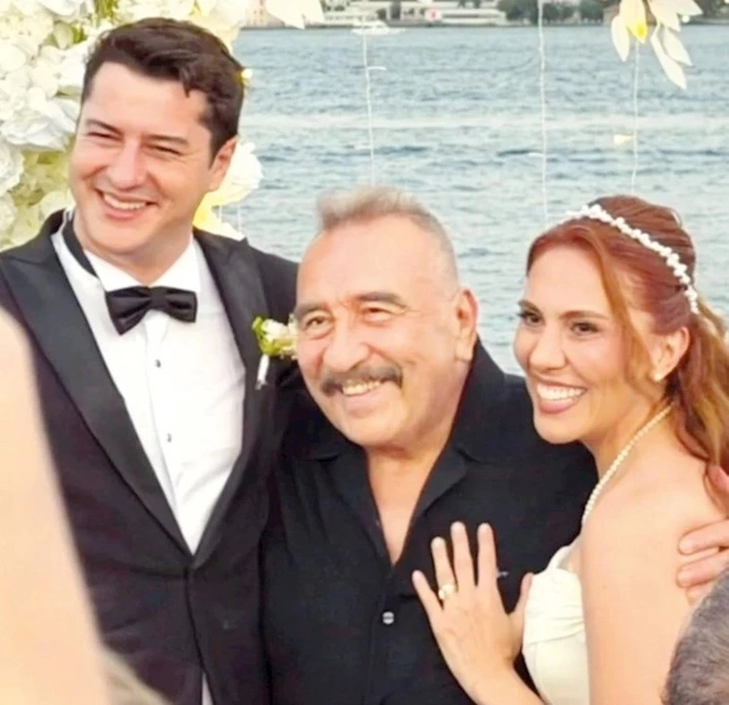 Təyyarəyə gecikdi, qızının nikaha çata bilmədi — FOTOLAR