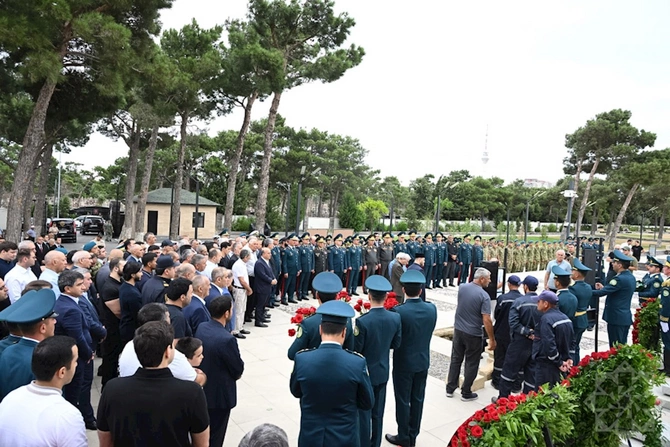 Zakir Həsənovla Elçin Quliyev generalın dəfnində — FOTOLAR