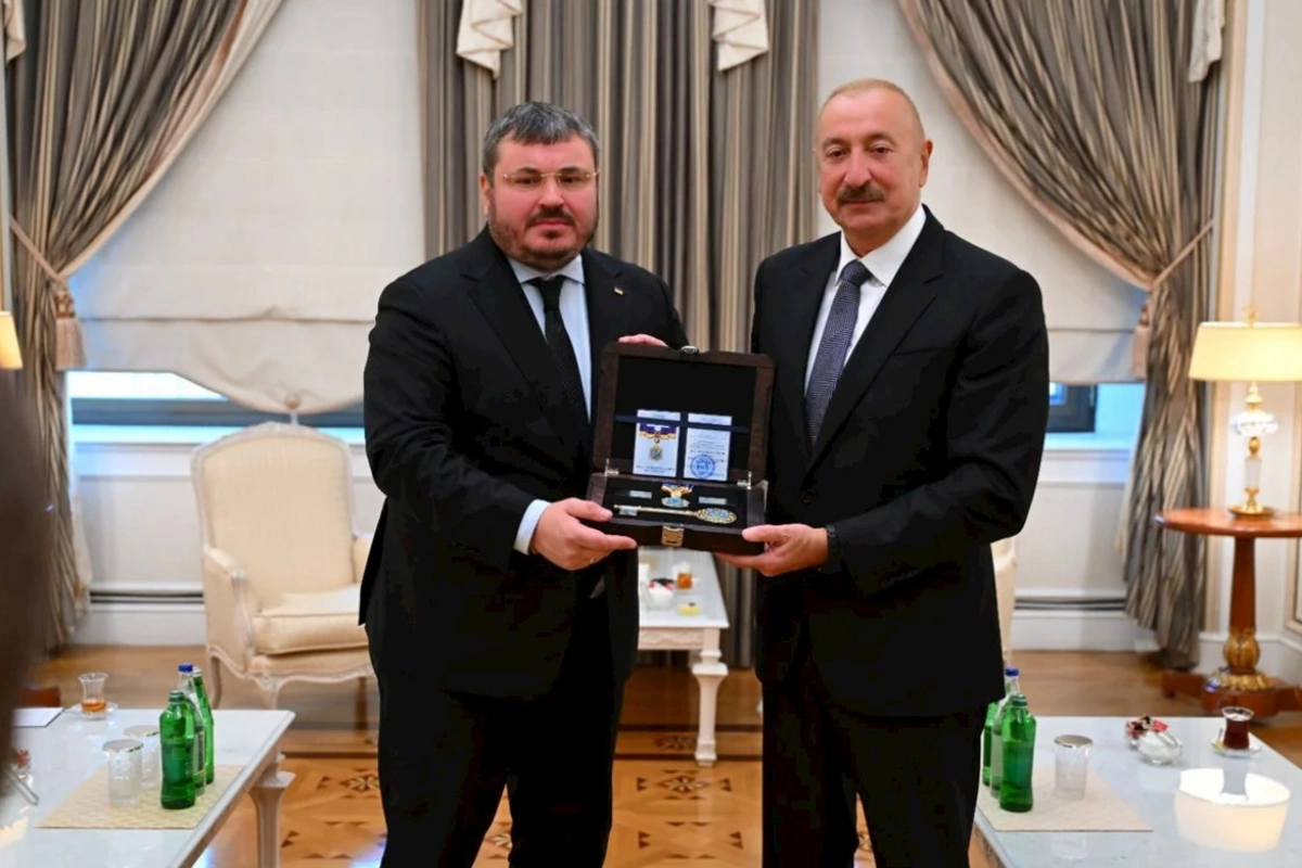 İlham Əliyevə İrpen şəhərinin fəxri vətəndaşı vəsiqəsi təqdim edilib