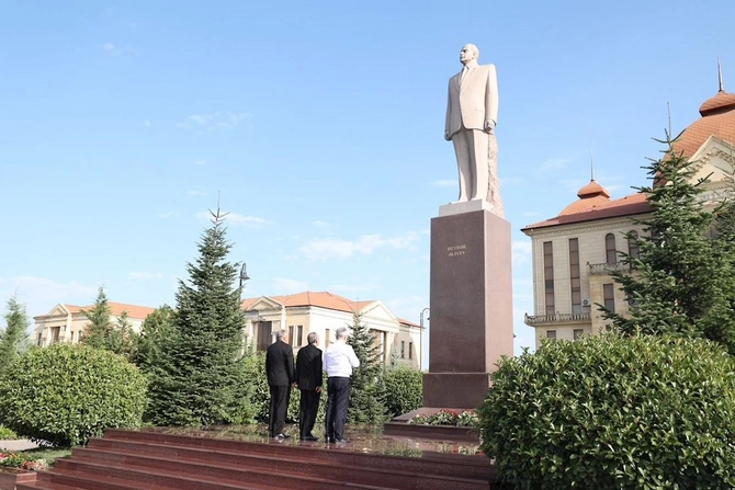 Kamran Əliyev Qubada vətəndaşları qəbul etdi — FOTOLAR Kamran Əliyev Qubada vətəndaşları qəbul etdi — FOTOLAR