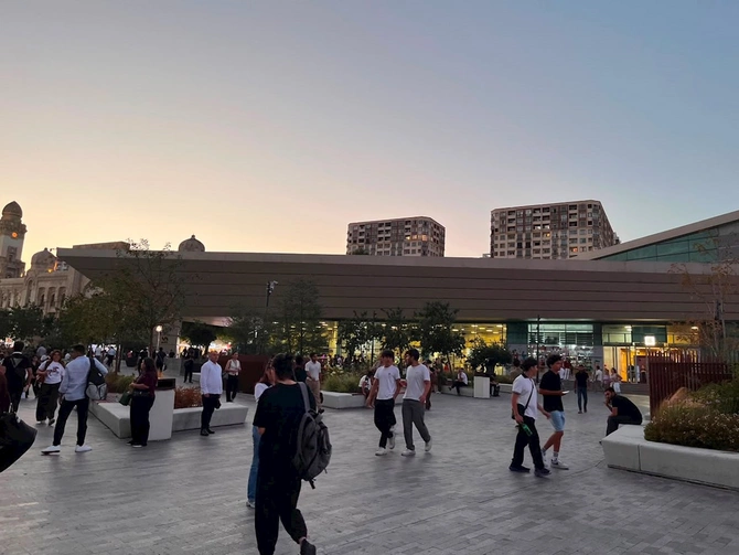 Metrodakı dəyişiklikdən sonra 28 may yaxınlığında vəziyyət belədir — FOTOREPORTAJ Metrodakı dəyişiklikdən sonra 28 may yaxınlığında vəziyyət belədir — FOTOREPORTAJ