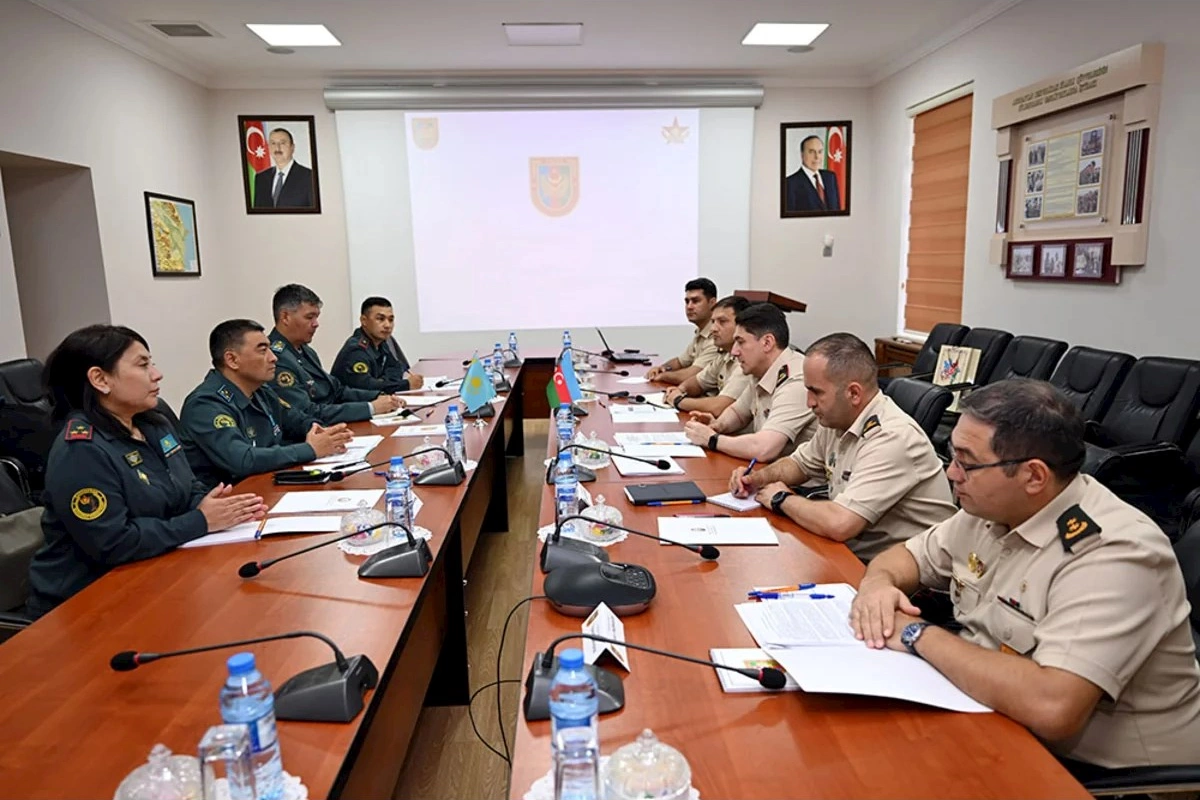Bakıda Azərbaycan-Qazaxıstan hərbi mütəxəssisləri görüşüb — FOTOLAR