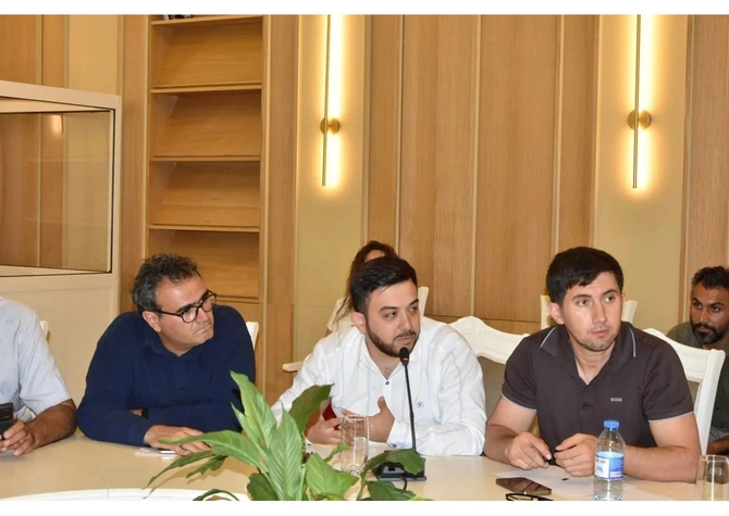 Mədəniyyət Nazirliyinin təşkilatçılığı ilə yazar və naşirlərlə görüş təşkil edilib — FOTOLAR
