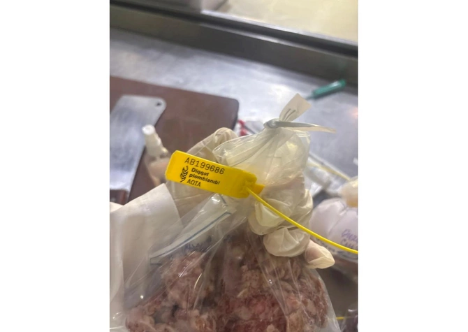 Bakıda kabab evində at DNT-si aşkarlandı — FOTOLAR Bakıda kabab evində at DNT-si aşkarlandı — FOTOLAR