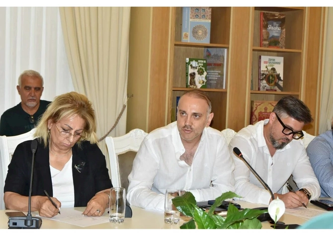 Mədəniyyət Nazirliyinin təşkilatçılığı ilə yazar və naşirlərlə görüş təşkil edilib — FOTOLAR