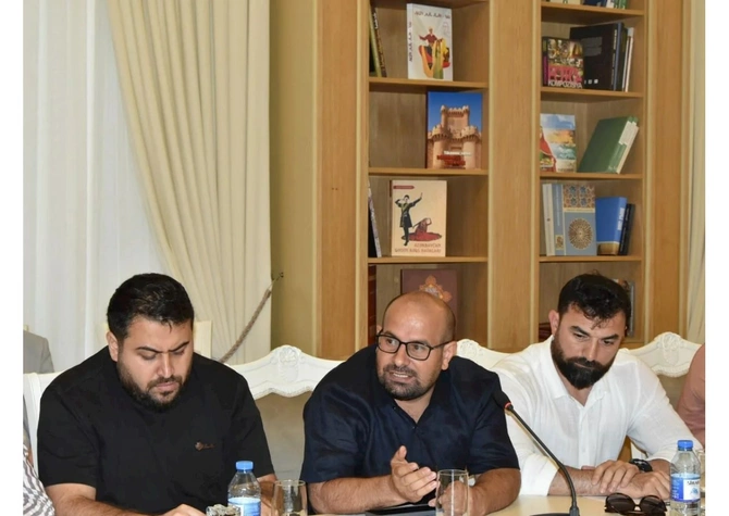 Mədəniyyət Nazirliyinin təşkilatçılığı ilə yazar və naşirlərlə görüş təşkil edilib — FOTOLAR
