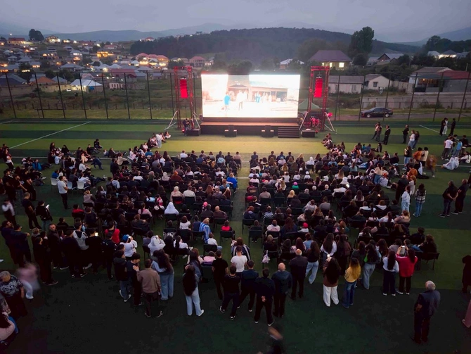 “AzerGold” və Bakı Media Mərkəzinin təşkilatçılığı ilə Daşkəsəndə milli kino seansı keçirilib — FOTOLAR