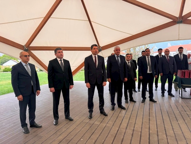 Növbəti köç karvanları Xankəndi, Xocalı və Ağdərəyə çatıb, açarlar təqdim edilib — FOTOLAR (YENİLƏNİB) Növbəti köç karvanları Xankəndi, Xocalı və Ağdərəyə çatıb, açarlar təqdim edilib — FOTOLAR (YENİLƏNİB)