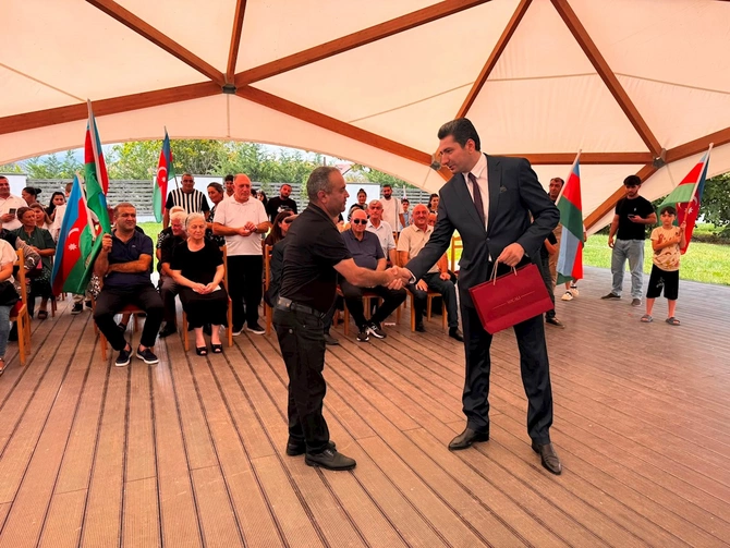 Növbəti köç karvanları Xankəndi, Xocalı və Ağdərəyə çatıb, açarlar təqdim edilib — FOTOLAR (YENİLƏNİB) Növbəti köç karvanları Xankəndi, Xocalı və Ağdərəyə çatıb, açarlar təqdim edilib — FOTOLAR (YENİLƏNİB)