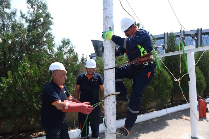 Yeni nəsil energetiklər: Şəbəkənin memarları Ümumrespublika Yarışının Qərb RETSİ üzrə regional turu təşkil olunub — FOTOLAR
