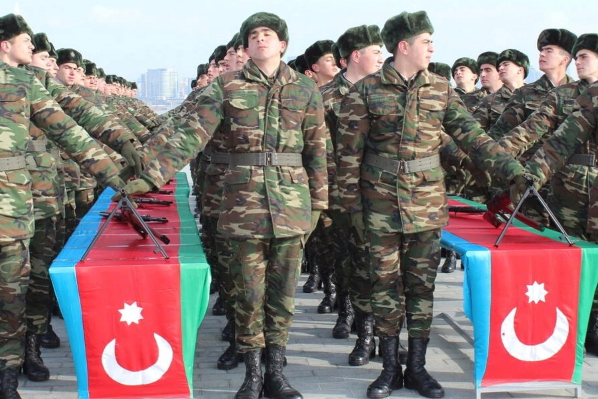 Xarici pasport alan azərbaycanlılar hərbi xidmətə çağırıla bilər — Rəsmi