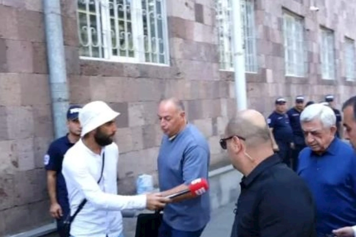 Serj Sarkisyan da KMK-ya gətirildi: Ona qarşı cinayət işi başlanıb