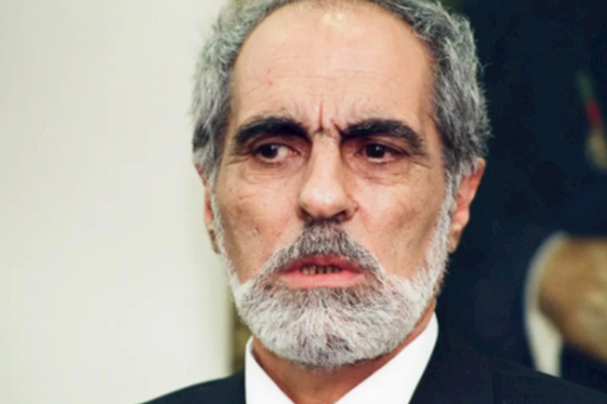 Elçibəyin qardaşı qızının evi əlindən alınıb? — FOTOLAR